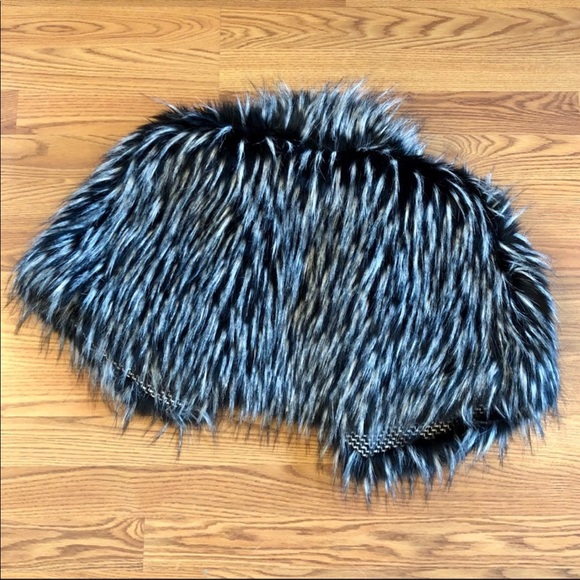 NWOT Snowcat Caplet Faux Fur Shrug Cape OS - Picture 6 of 9